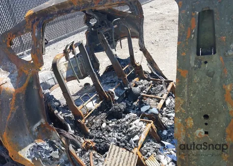 2026 Tesla Model Y Long Range Dual Motor All-Wheel Drive/Long Range Launch Series из США, поврежденный, VIN 7SAYGDEE1TA394561